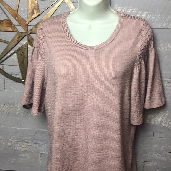 New adorable Bobeau top - Picture 2 of 6